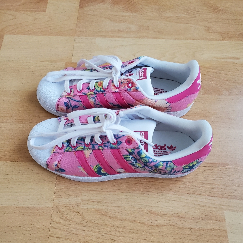 Shoes - Picture 2 of 4
